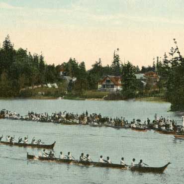A 1910 postcard depicting a war canoe race at the Gorge Waterway in Victoria.