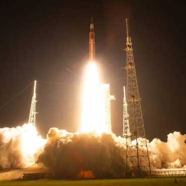 NASA’s Space Launch System rocket carrying the Orion spacecraft launches on the Artemis I flight test in 2022.